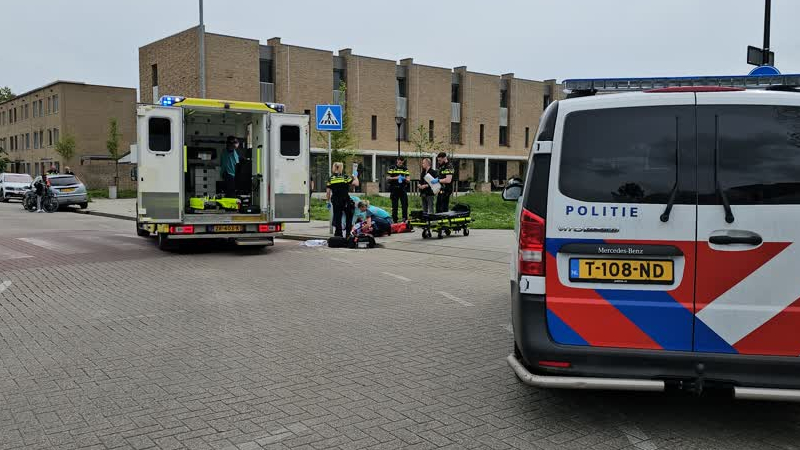 Fietser zwaargewond bij aanrijding in Wielwijk