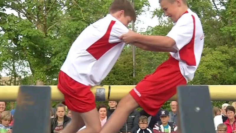 Kinderen slaan elkaar een nat pak in Dubbeldam