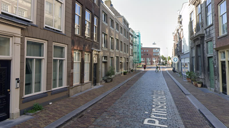 112-nieuws: auto ramt huis in Dordts centrum, zijgevel in Sterrenburg stort in