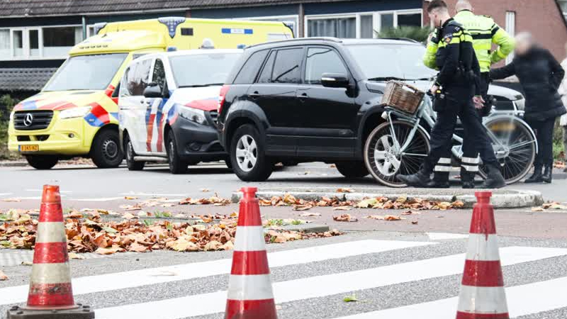Meisje op fiets geschept door automobilist in Sterrenburg