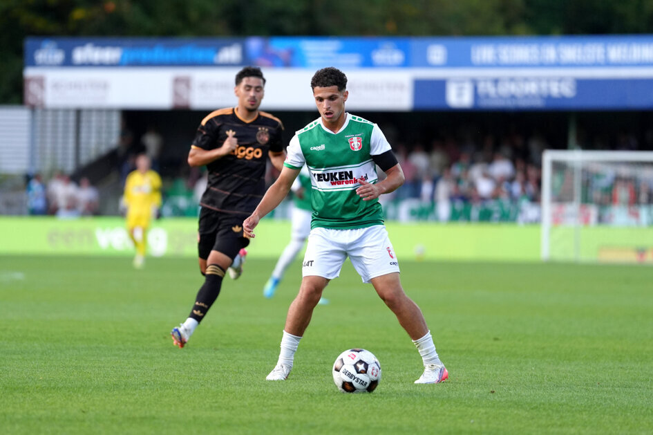 Ouarghi bij debuut matchwinner voor FC Dordrecht: 'Tegen Ajax ben ik altijd extra gebrand'
