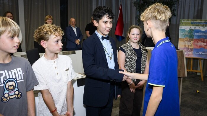 Berat (10) is de nieuwe kinderburgemeester van Zwijndrecht