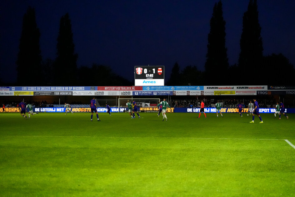 FC Dordrecht verliest duister duel, maar eindigt in het linkerrijtje