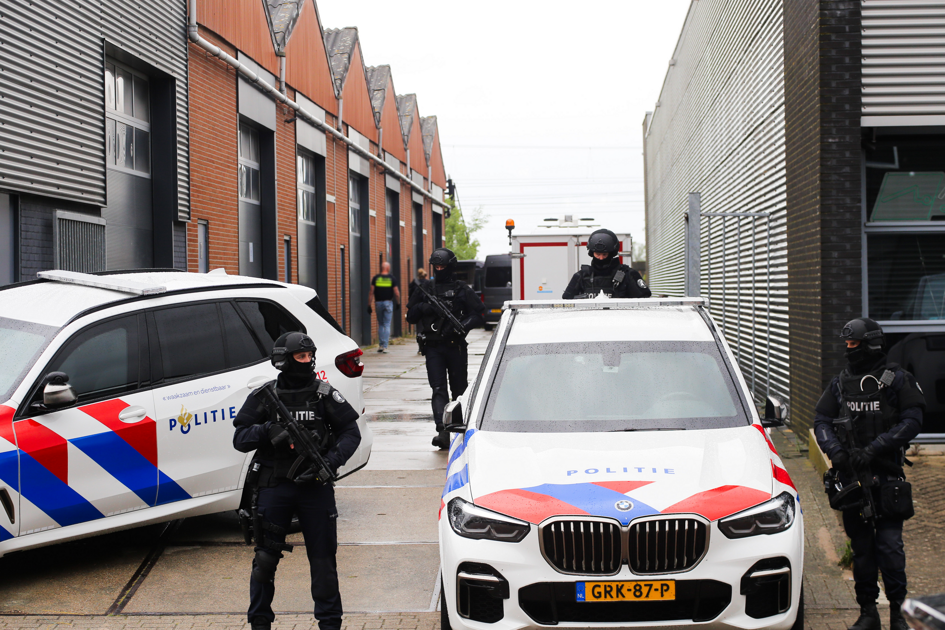 Politie zwaarbewapend bij ontmanteling van drugslab