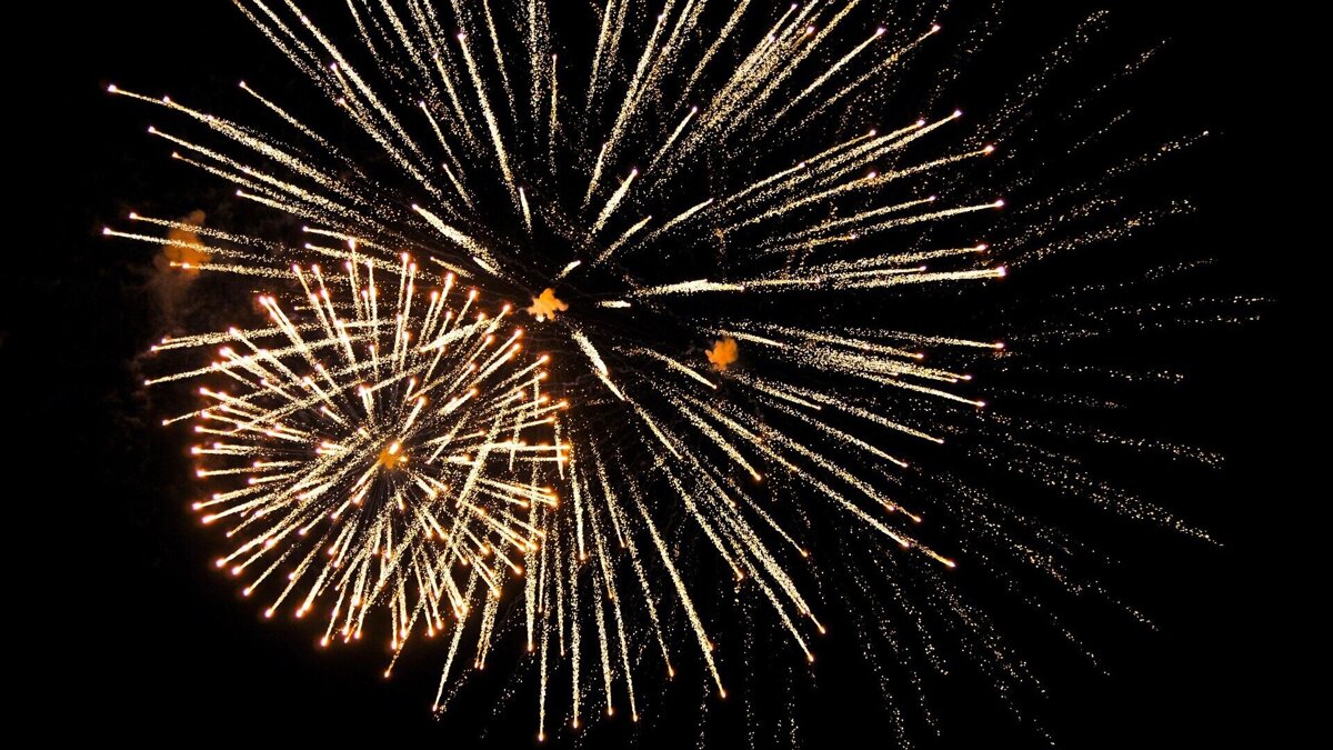 christels-fireworks-1880042_1920