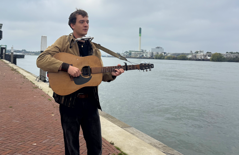 Tom Hartman maakt muziek na psychose