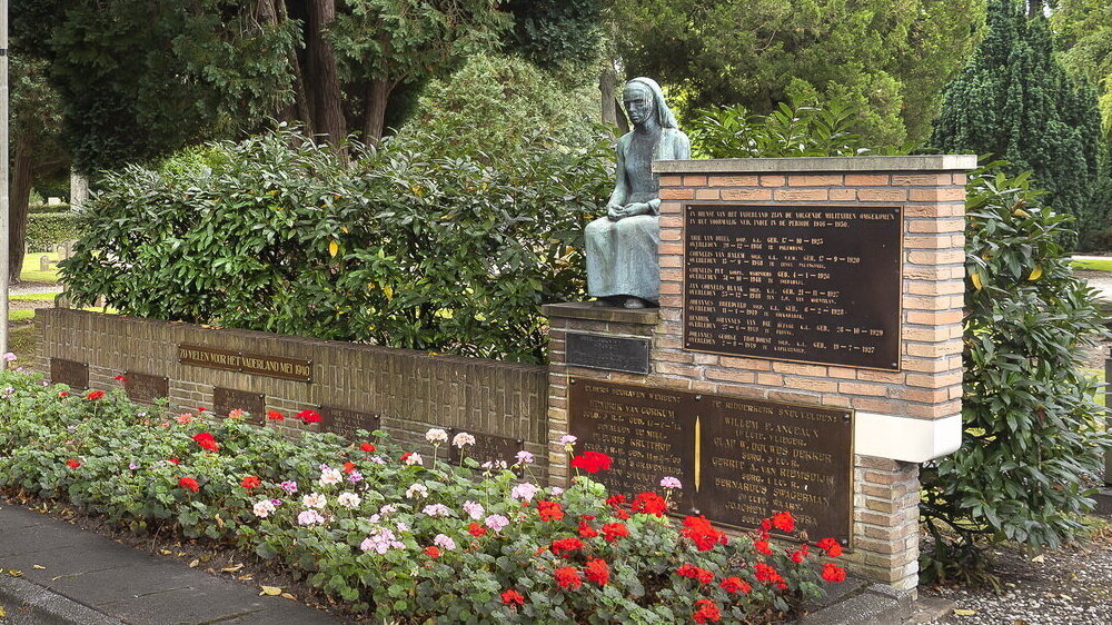  De bronzen vrouw op het oorlogsmonument is gestolen 