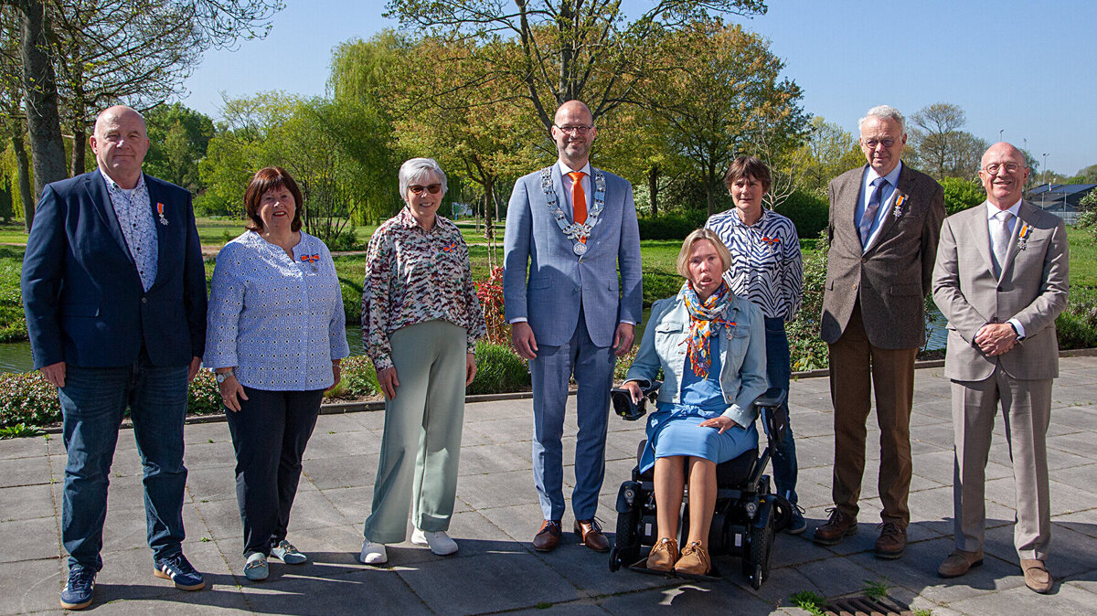 Groepsfoto lintjesregen 2026.jpg