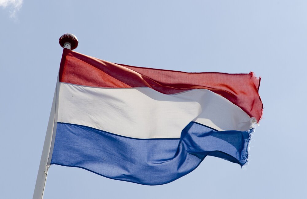 foto wapperende nederlandse vlag