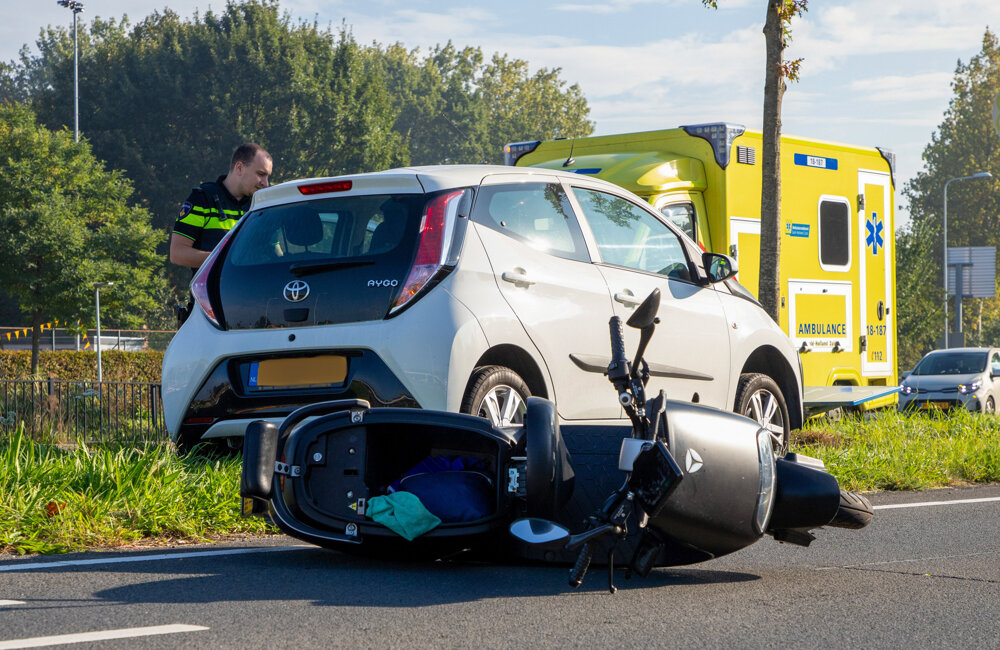 ongeluk scooter auto Papendrecht