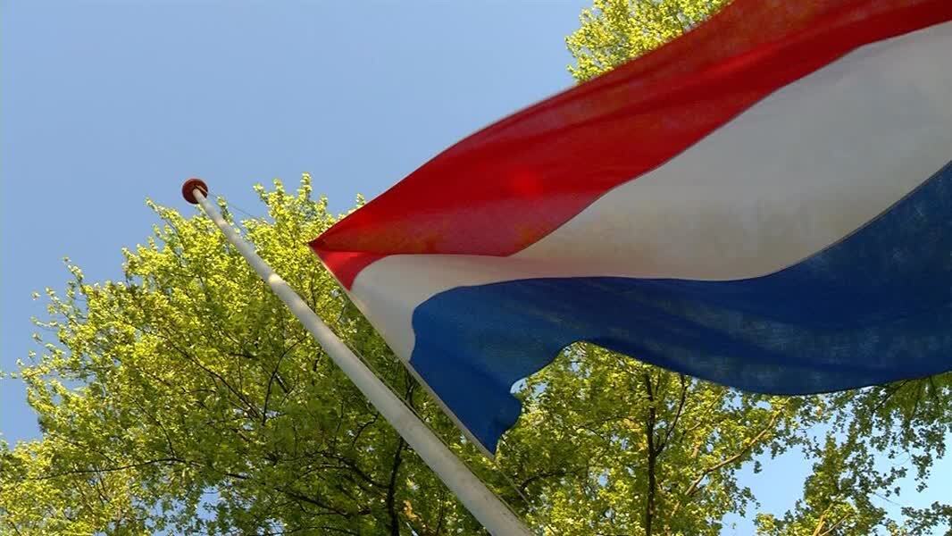 vlag half stok 4 mei.jpg
