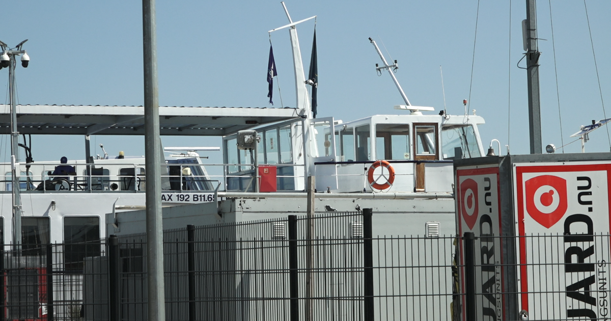 Opvangschip asielzoekers in Hendrik-Ido-Ambacht wordt vervangen