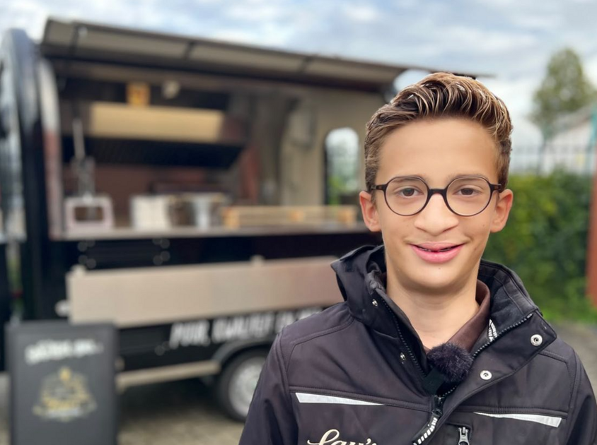 Lauran (16) moest geduld hebben, maar nu heeft hij zijn eigen patatkar