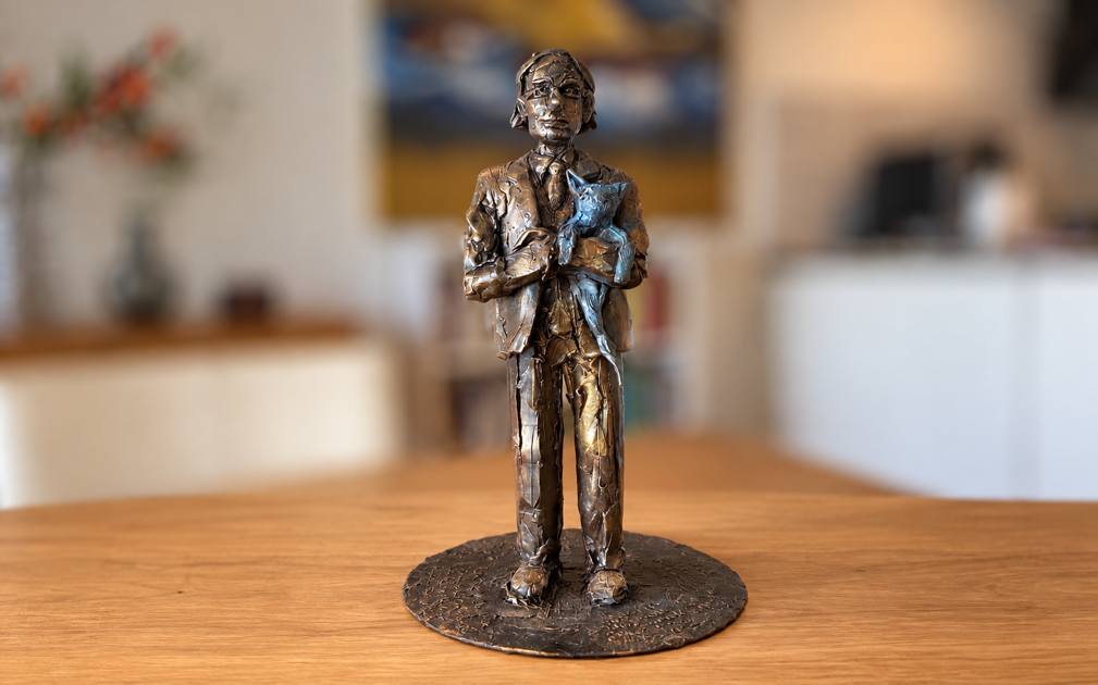Standbeeld van Kees Buddingh met Blauwbilgorgel: zo ziet dat eruit