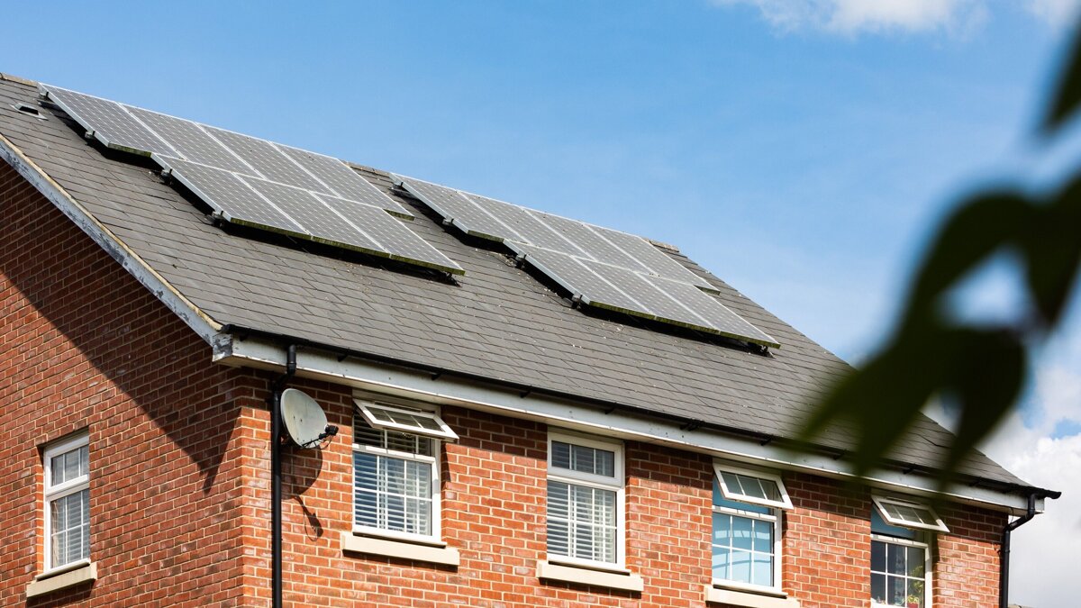 zonnepanelen op dak Pexels
