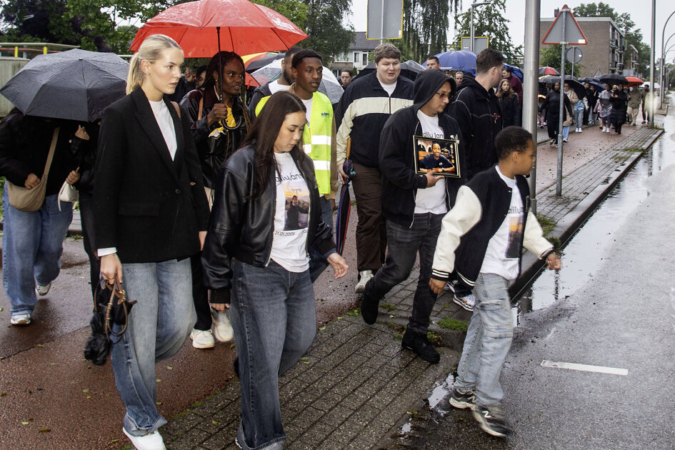 Tweehonderd mensen lopen stille tocht voor neergestoken Kalilu (21): 'Dit doet mij goed'