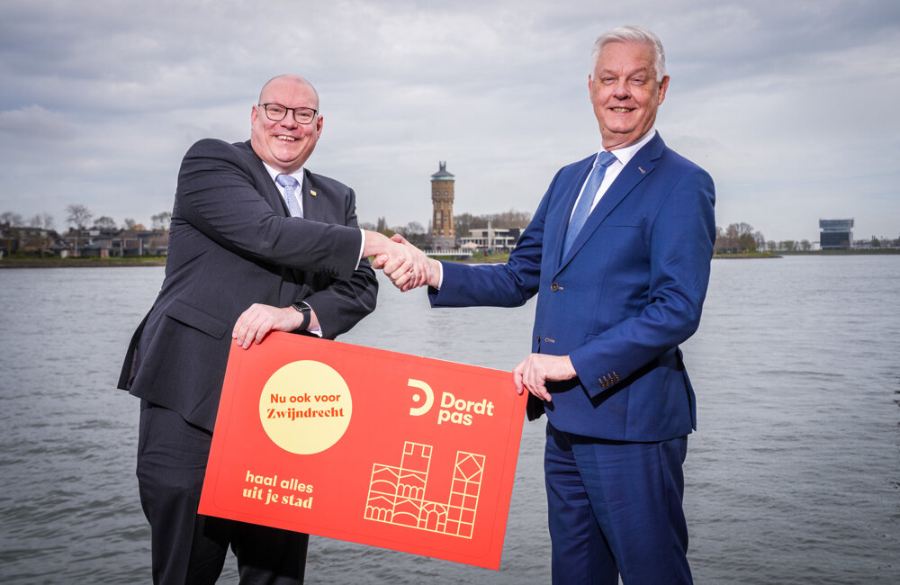 Overhandiging Dordtpas.jpg