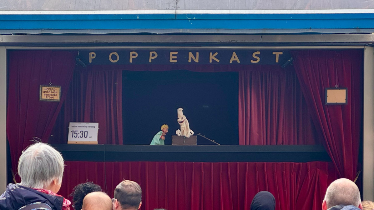 de poppenkast.png
