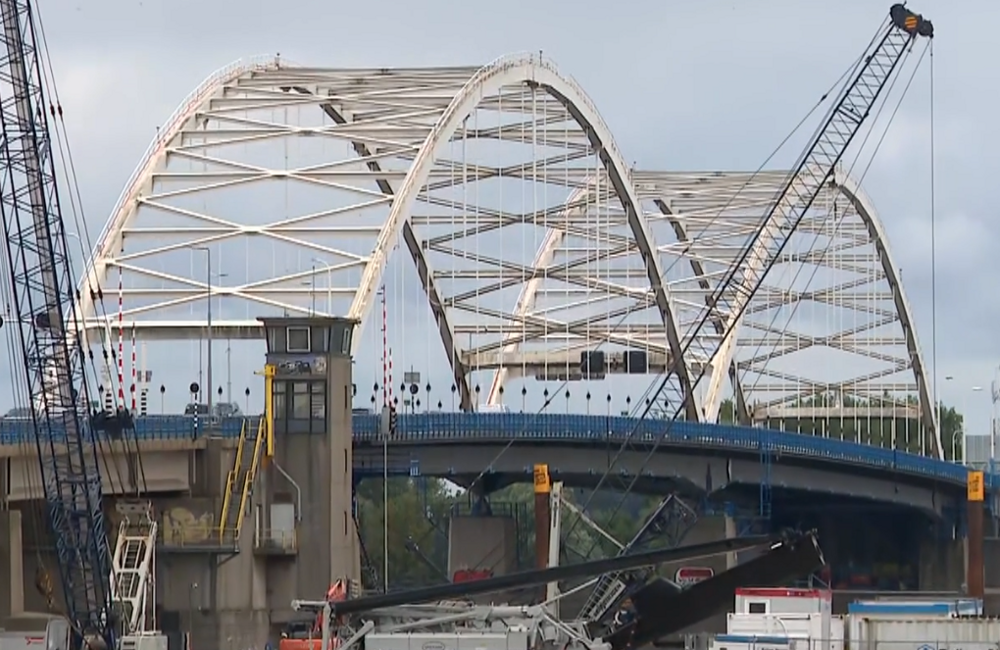 Merwedebrug Gorinchem NOS