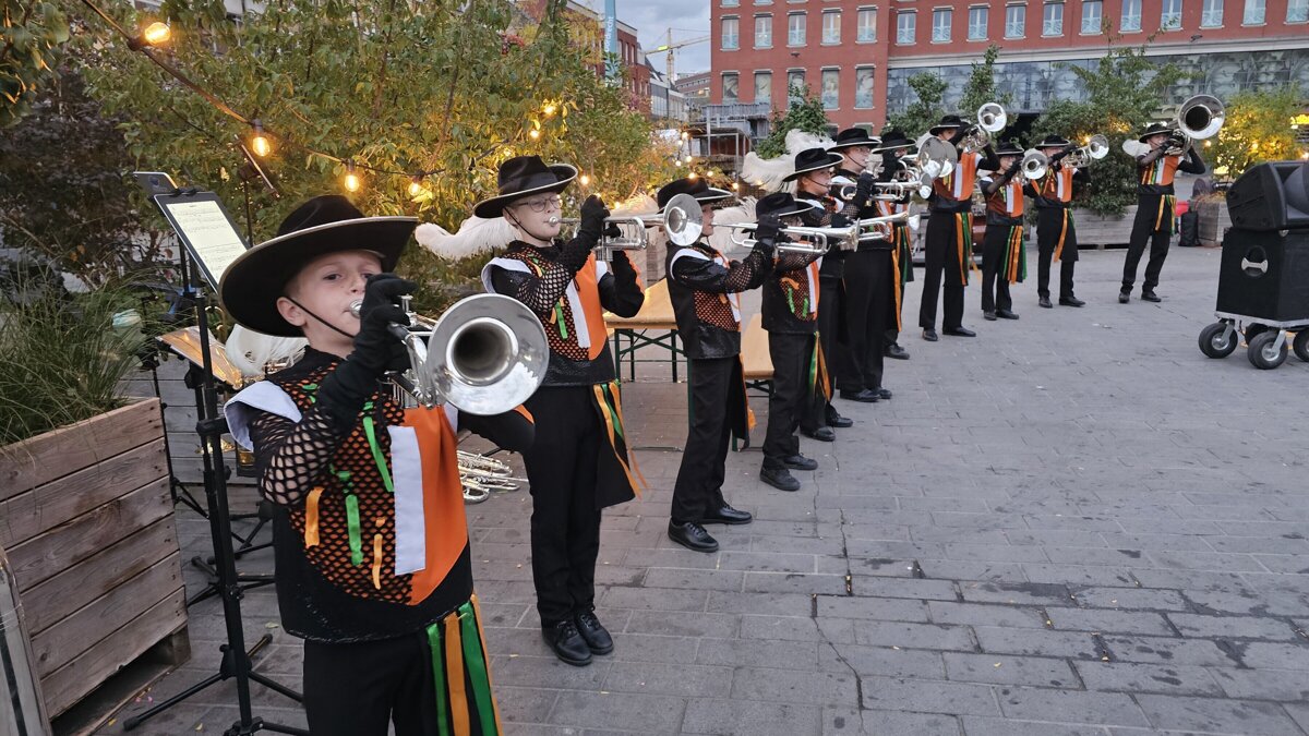 optreden jubal statenplein.jpg