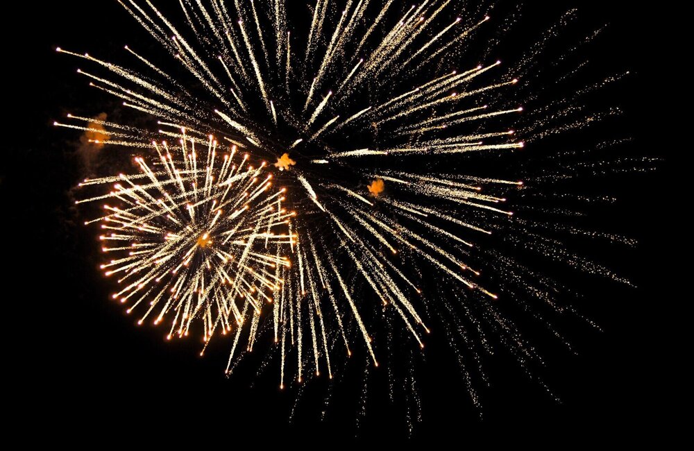 christels-fireworks-1880042_1920