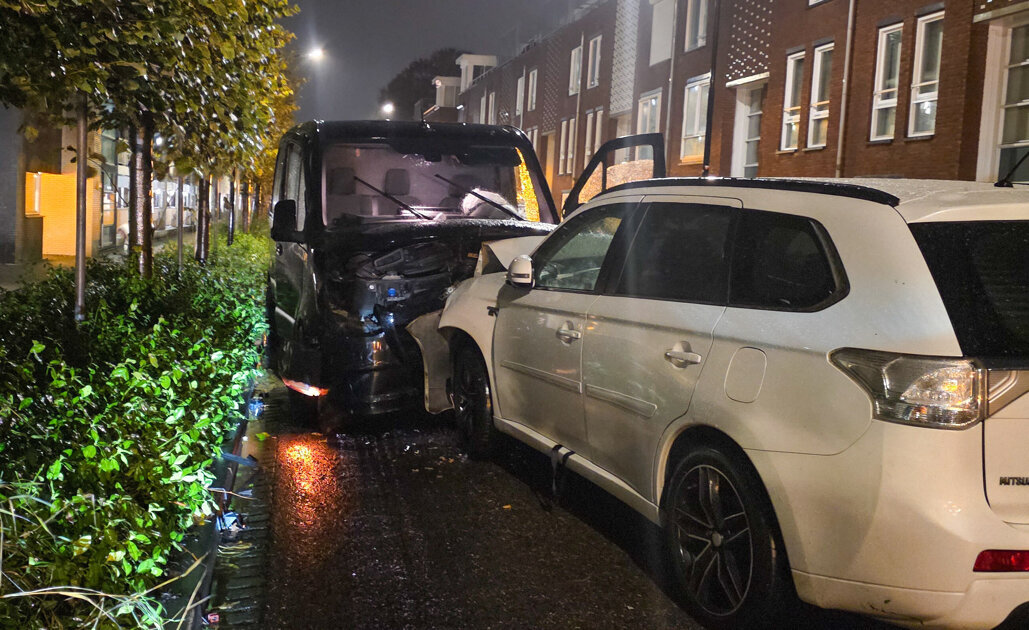 Aanhoudingen en gewonde na frontale botsing op Noordendijk