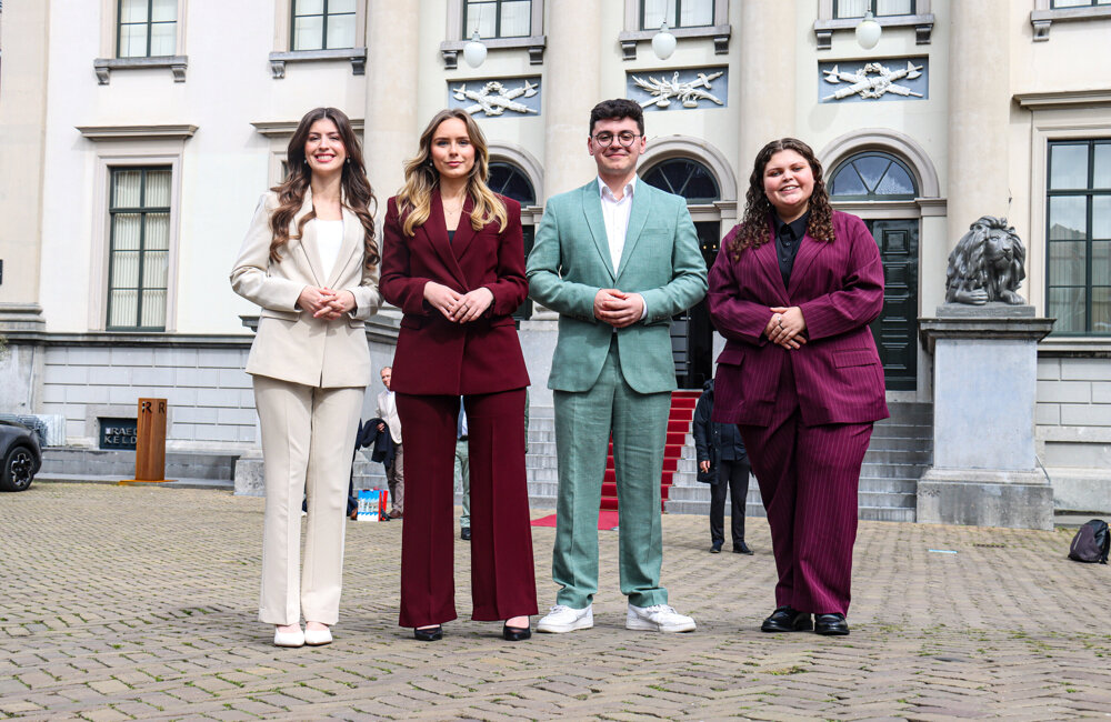 Totaal foto jonge raadsleden.jpg