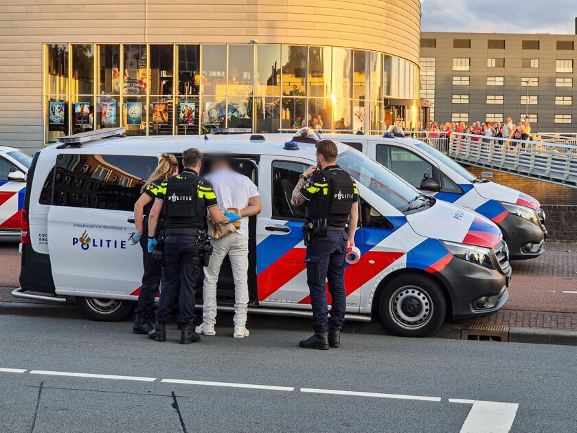 Neergestoken leraar terug op school, maar naar de eindmusical zit er nog niet in voor hem