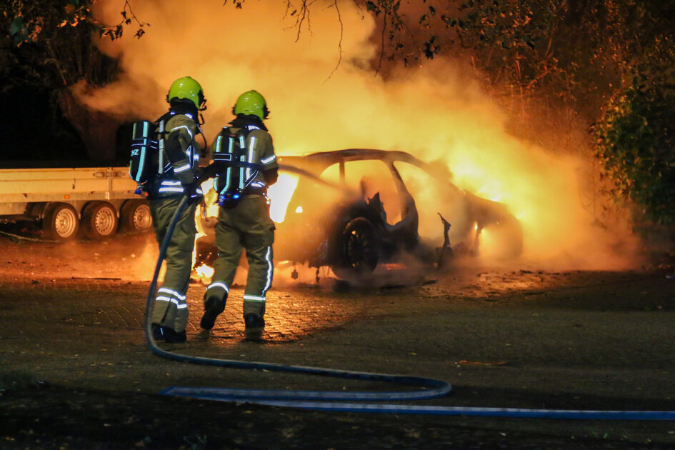 Twee autobranden in één nacht in de streek