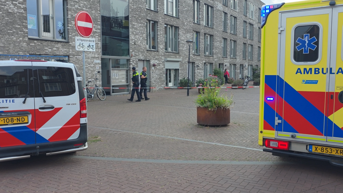 Man overleden na val uit raam