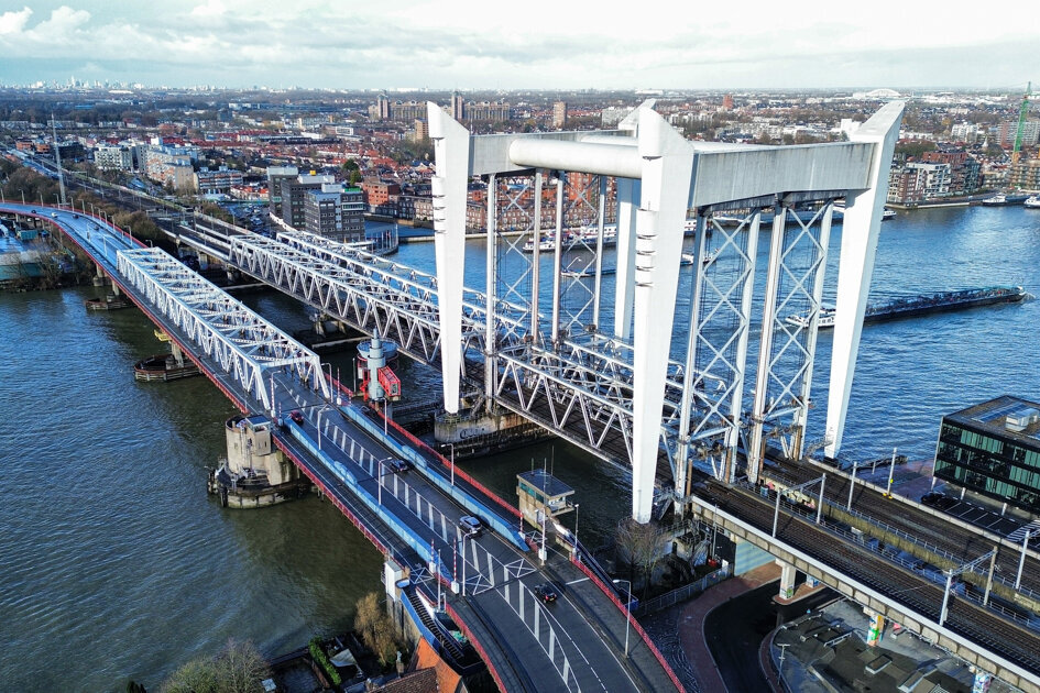 Zwijndrechtsebrug komende nacht tóch bereikbaar: 'Werkzaamheden voorspoedig verlopen'