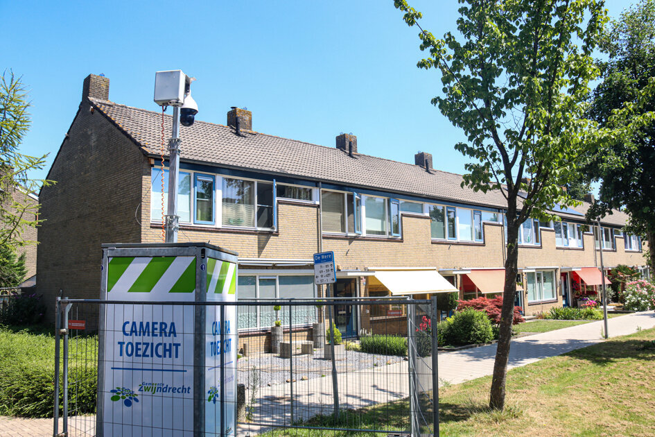 Gezin gelinkt aan drillrap teistert buurt, opnieuw een camera in de straat