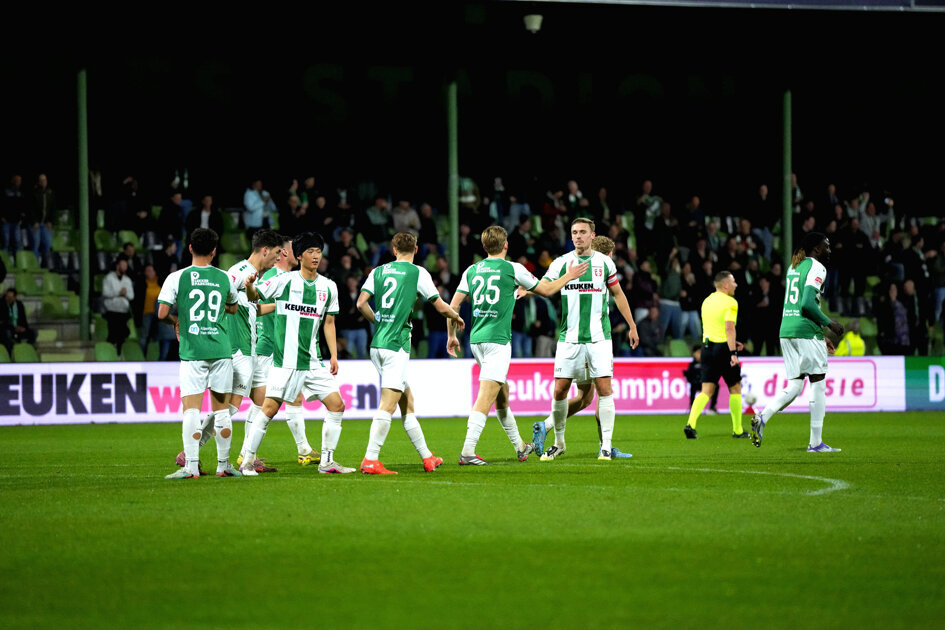 FC Dordrecht wint overtuigend van hekkensluiter TOP Oss