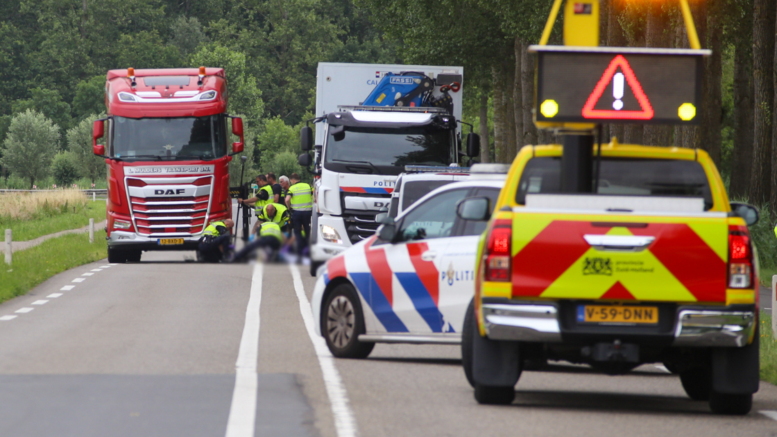 Motorrijder overleden na botsing met vrachtwagen