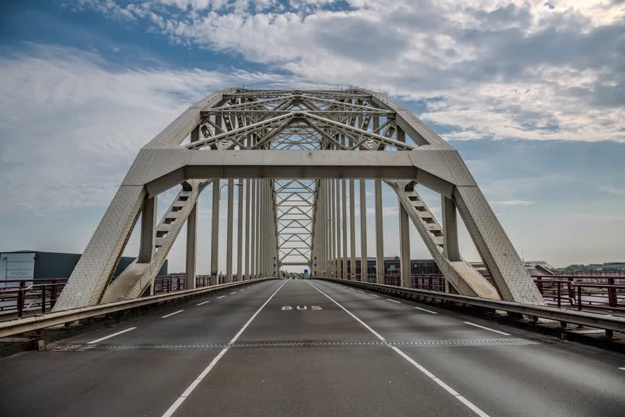 brug over de noord