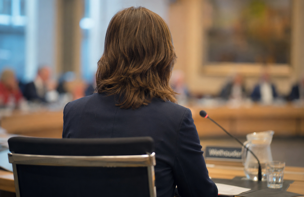 Vrouwelijke wethouder AI gegenereerd